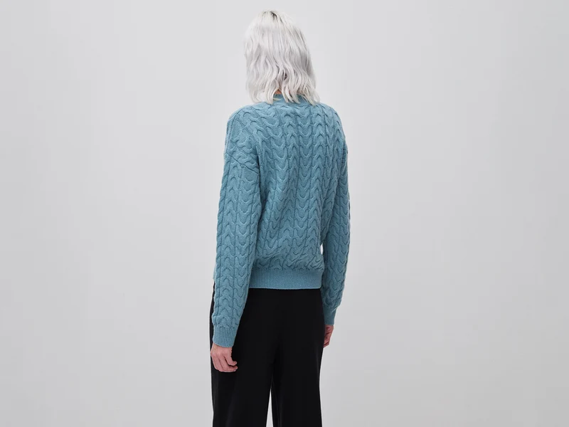 Rollkragenpullover mit Zopfmuster aus einem Woll-Kaschmir-Mischgewebe