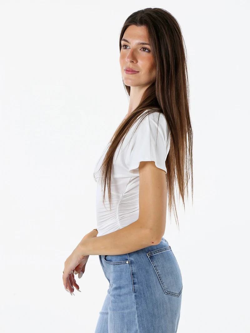 Top donna con scollo a V davanti e dietro con arricciature laterali - bianco