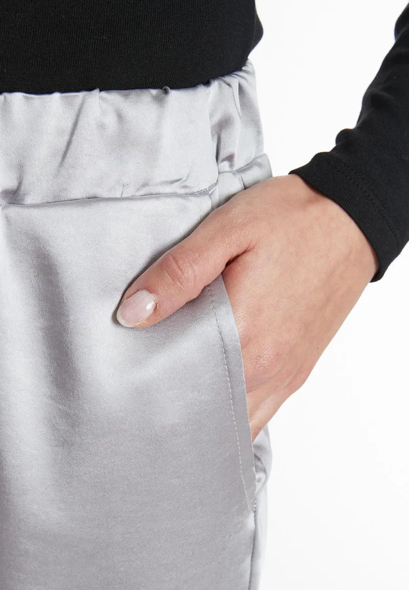 Satinhose Sibby