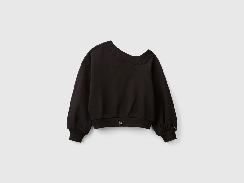 Sweater mit asymmetrischem Halsausschnitt