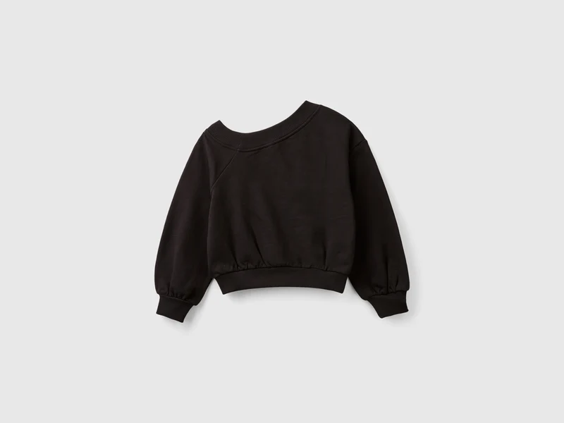 Sweater mit asymmetrischem Halsausschnitt