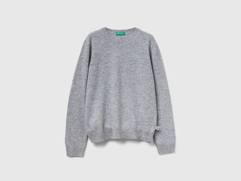 Pullover aus einer Woll-Viskose-Mischung