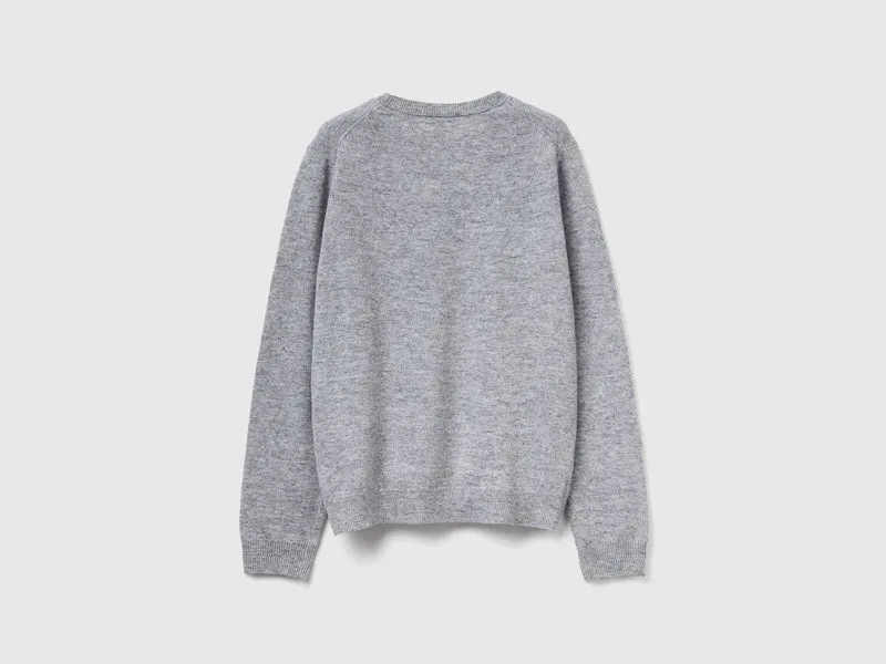 Pullover aus einer Woll-Viskose-Mischung