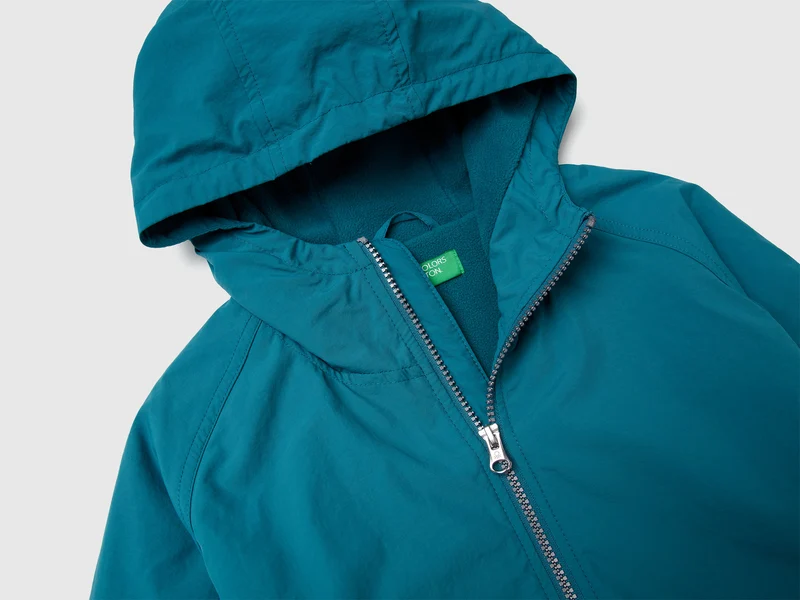 Nylonjacke mit Kapuze
