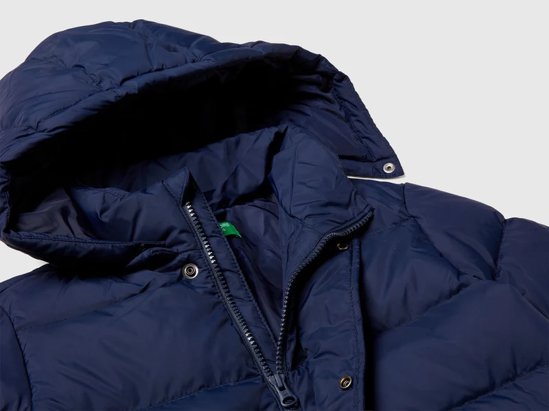 Daunenjacke mit abnehmbarer Kapuze