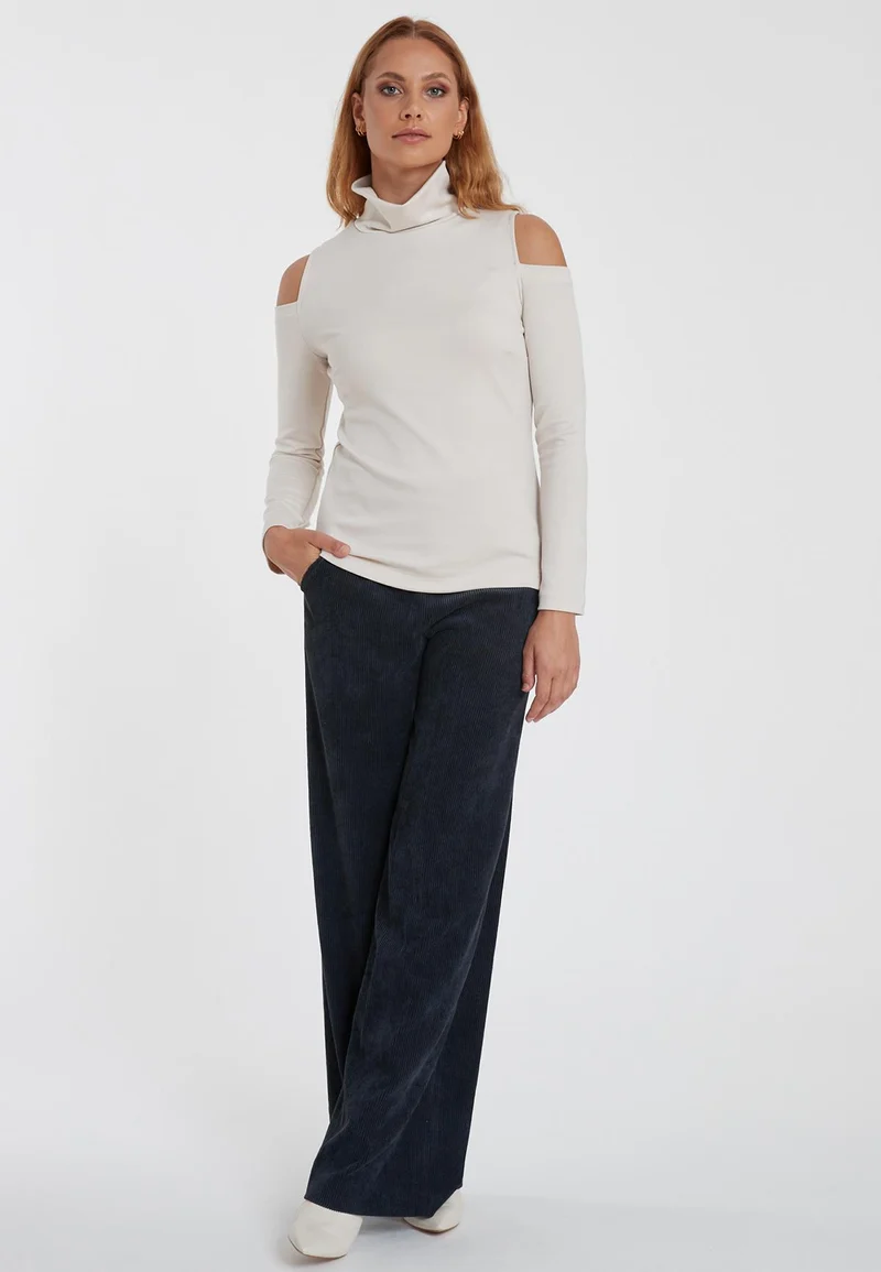 Cut-Out Top Sensy