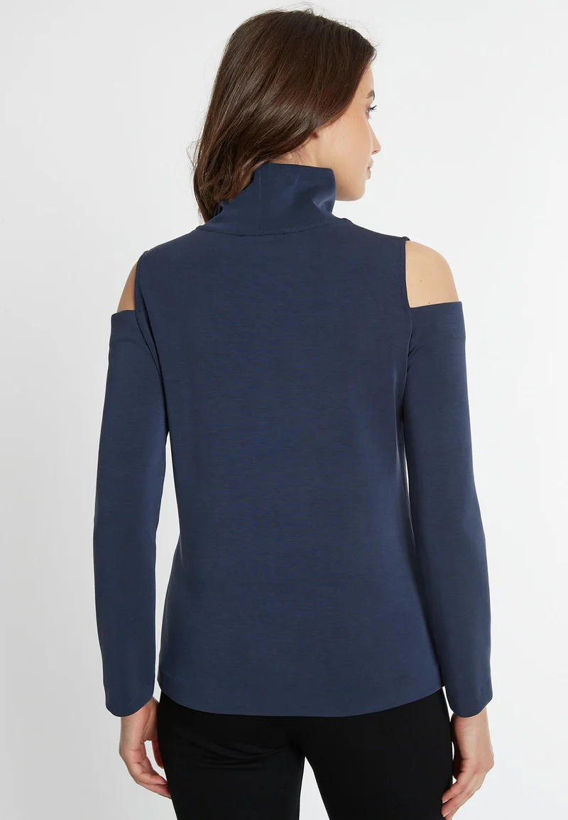 Cut-Out Top Senina