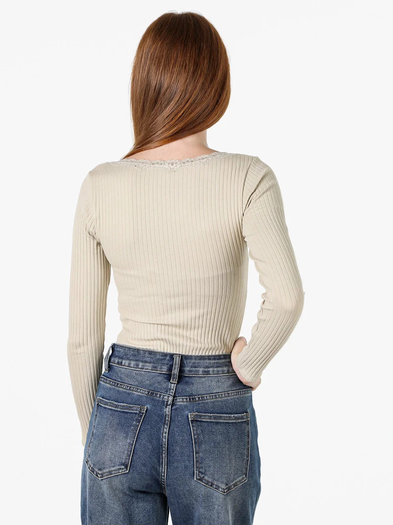 Top body da donna in maglia con maniche lunghe e scollo di pizzo - beige
