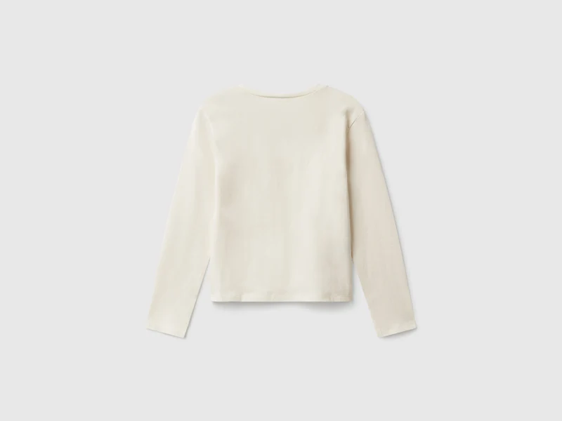 T-Shirt mit ausgeschnittenen Herzen