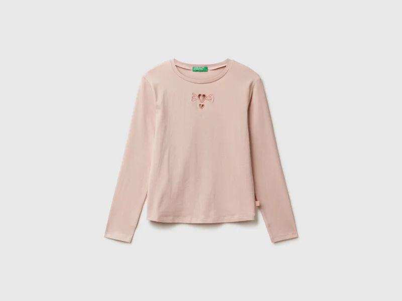T-Shirt mit ausgeschnittenen Herzen