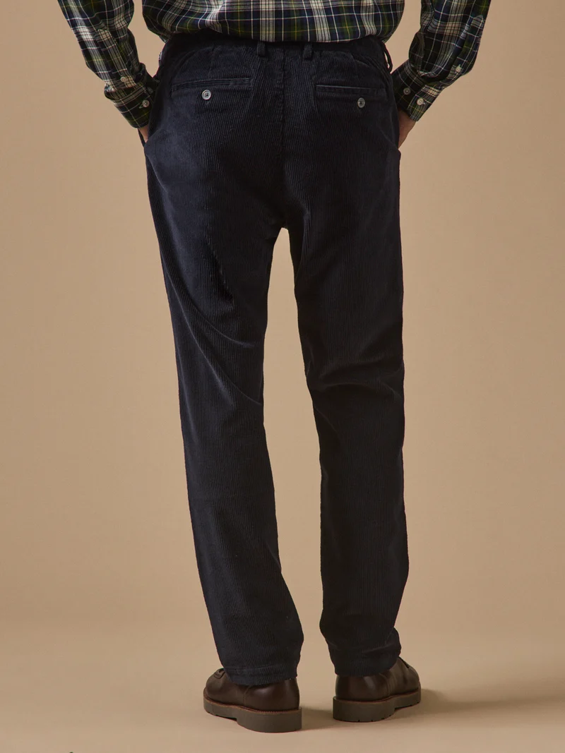 Herrenhose aus Velours mit Elastikbund