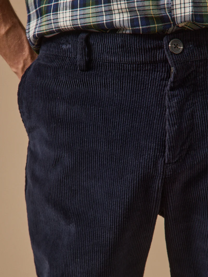 Herrenhose aus Velours mit Elastikbund