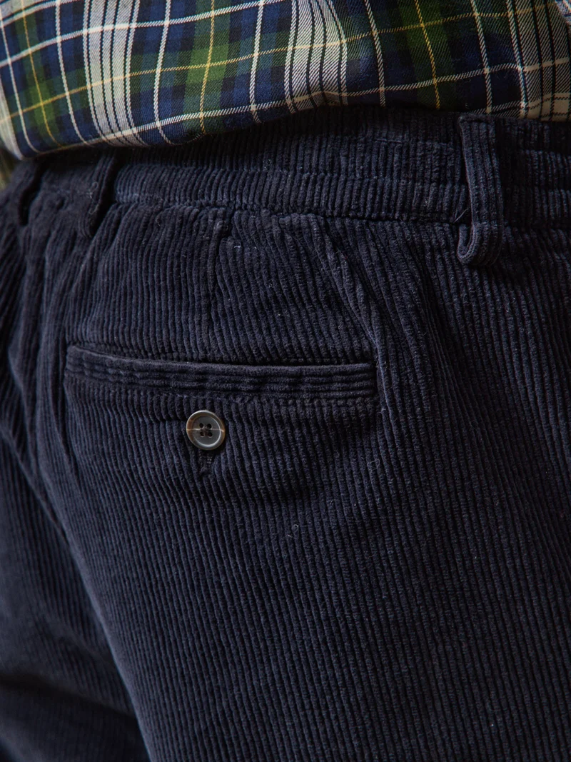 Herrenhose aus Velours mit Elastikbund