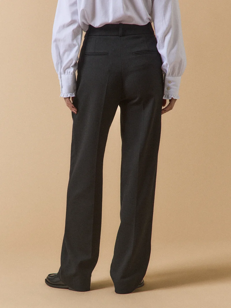 Einfarbige Damenhose mit geradem Bein Alma