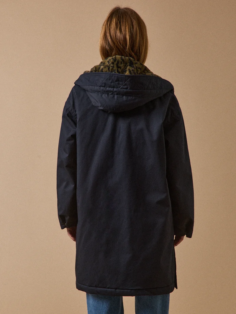 Halblanger und gefütterter Damen-Parka aus Webpelz