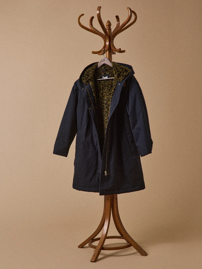 Halblanger und gefütterter Damen-Parka aus Webpelz