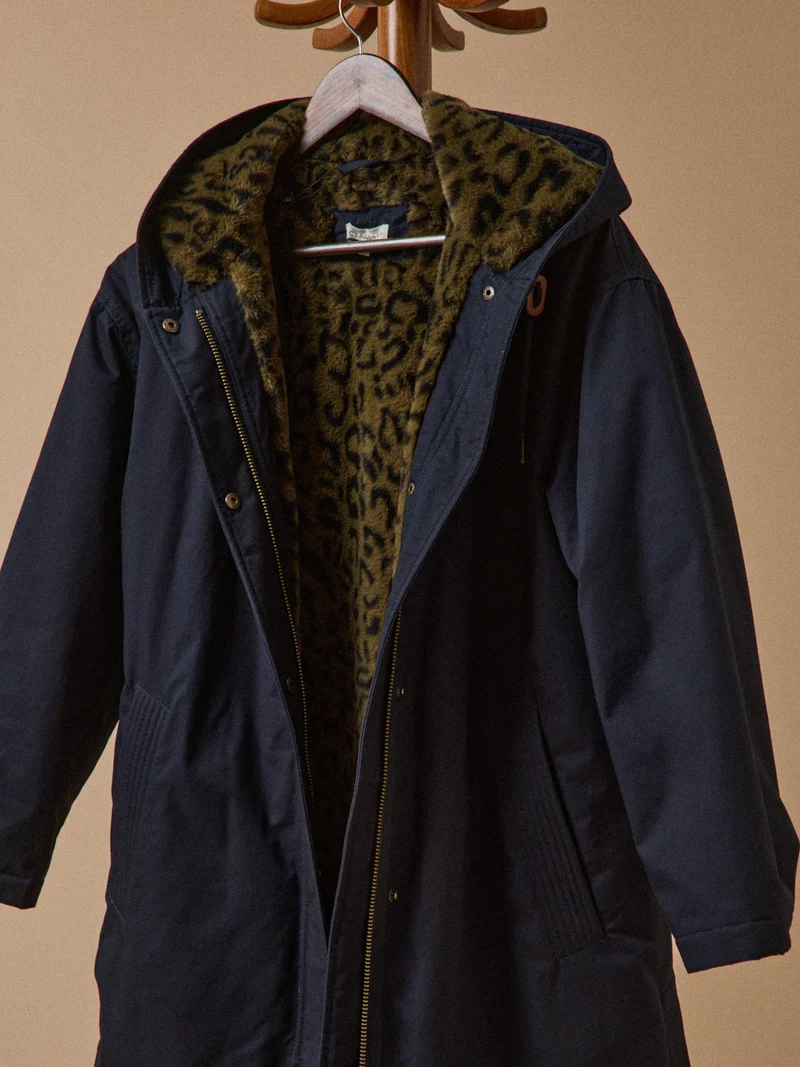 Halblanger und gefütterter Damen-Parka aus Webpelz