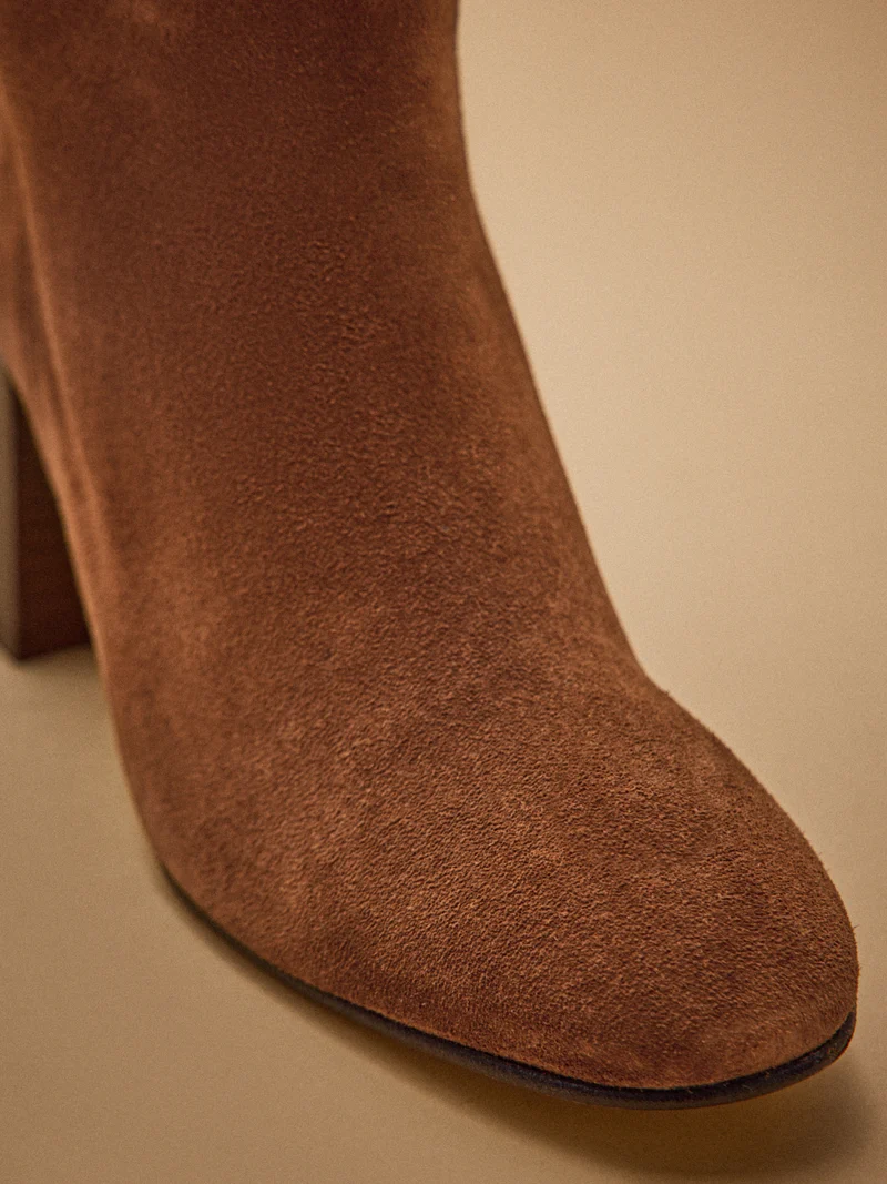 Damen-Stiefel mit Absatz aus Veloursleder