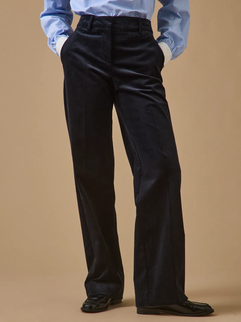 Damenhose Juliette aus Velours mit weitem Bein