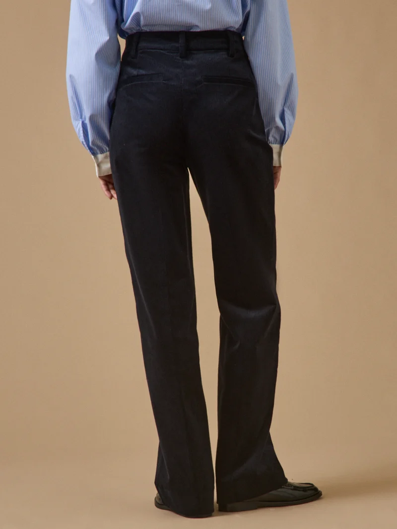 Damenhose Juliette aus Velours mit weitem Bein
