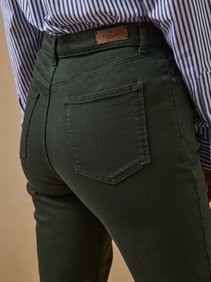 Farbenfrohe Slim Fit Damenhose Aude