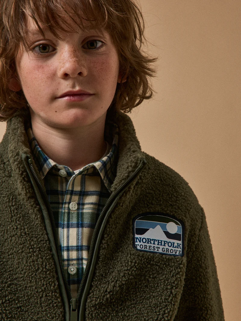 Jungen-Cardigan aus Sherpa