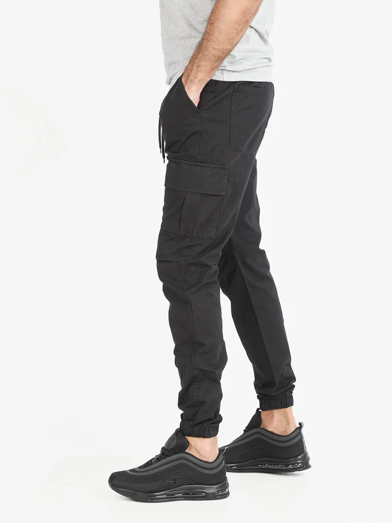 Pantaloni da uomo con tasconi e coulisse - nero