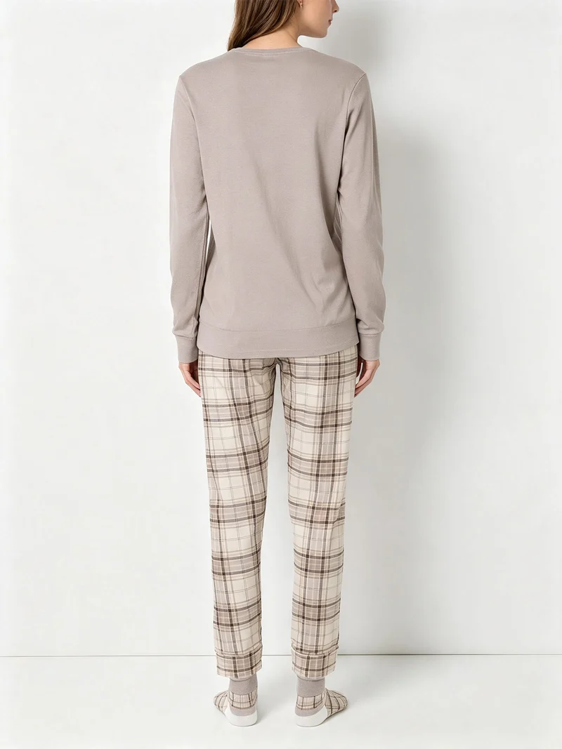 Pigiama lungo da donna a costine con pantaloni a quadri in cotone e calze incluse - sabbia