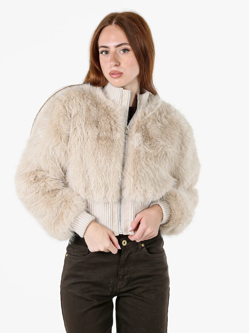 Giacca corta da donna in ecopelliccia con zip - beige