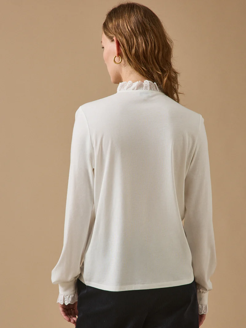 Damenbluse mit Rüschenkragen