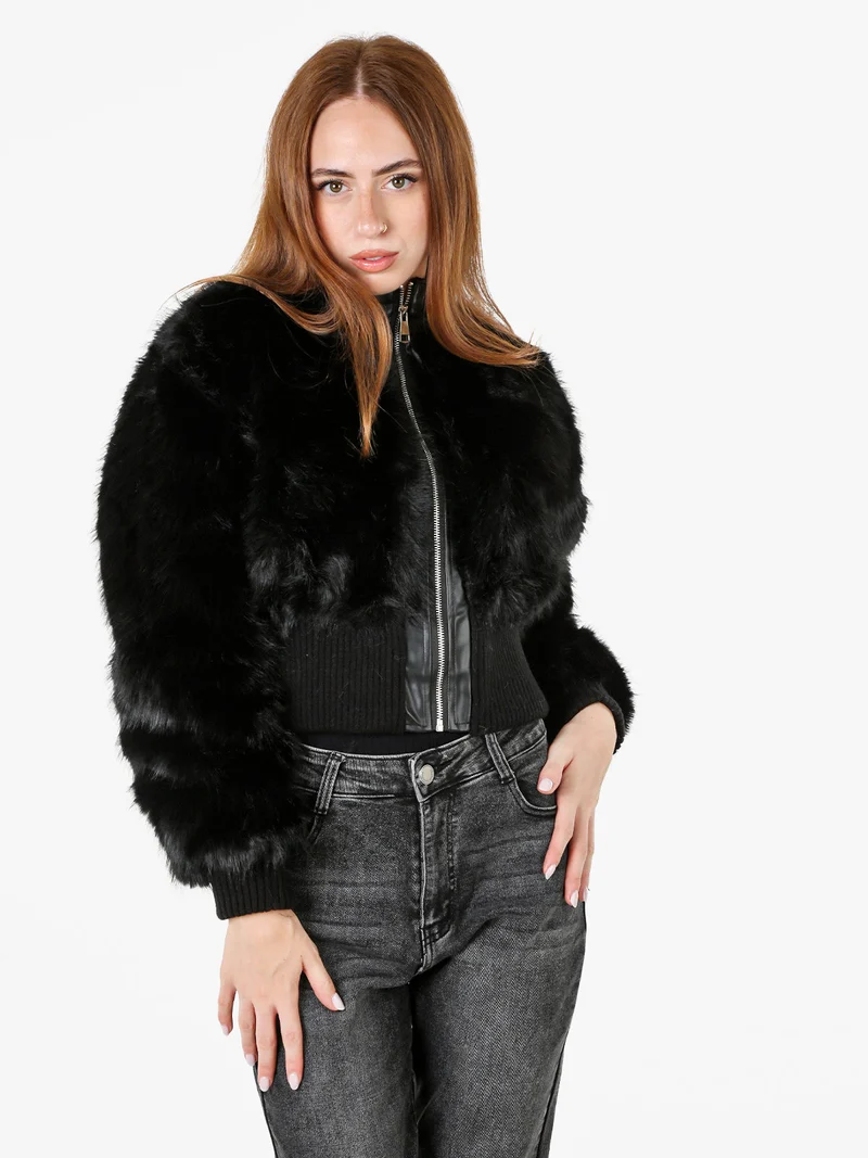 Giacca corta da donna in ecopelliccia con zip - nero
