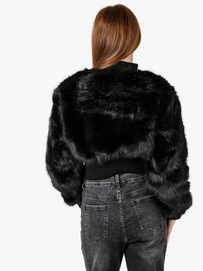 Giacca corta da donna in ecopelliccia con zip - nero