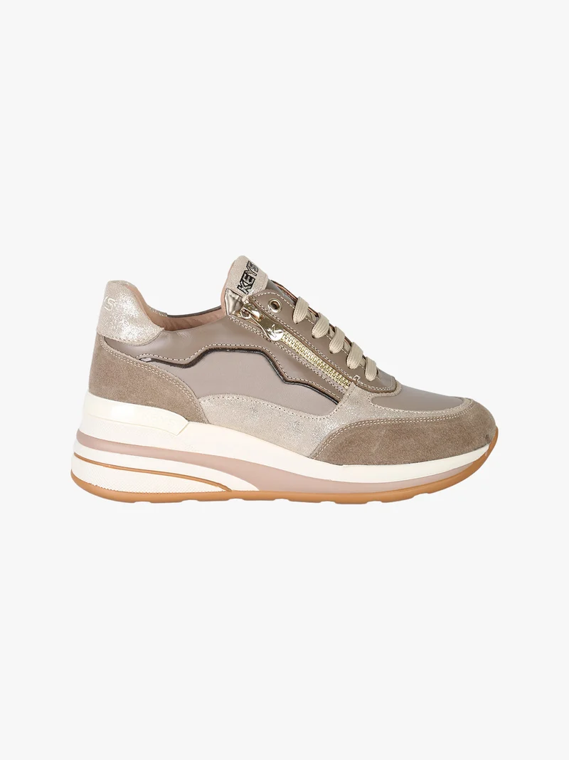 Sneakers donna in pelle con zeppa - sabbia
