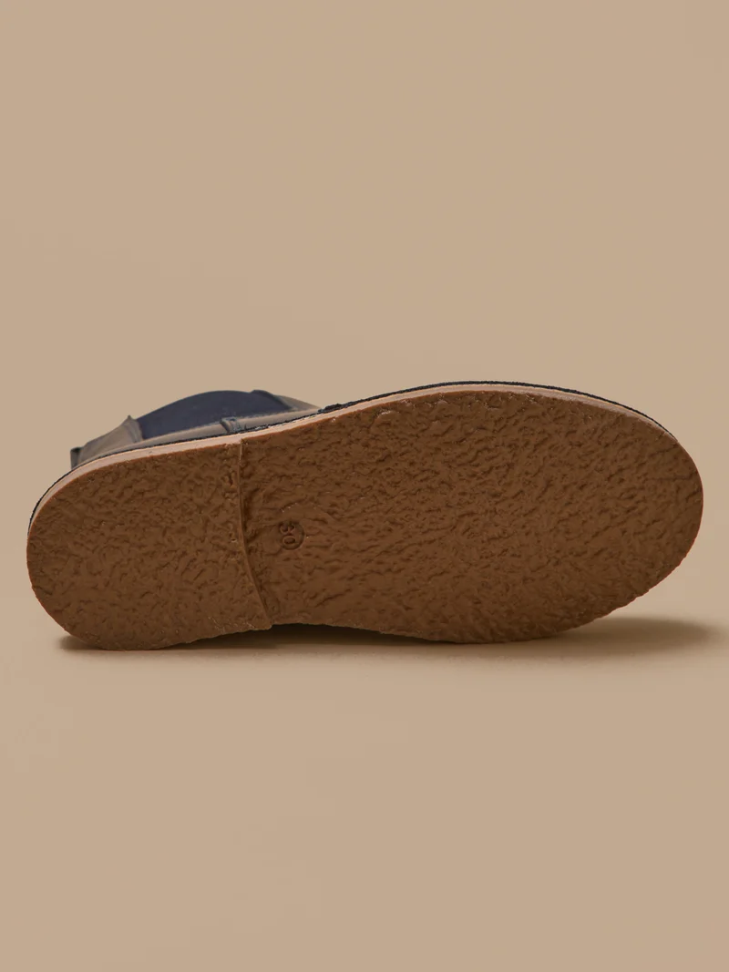 Mädchen-Boots mit Blütenkappe aus Leder