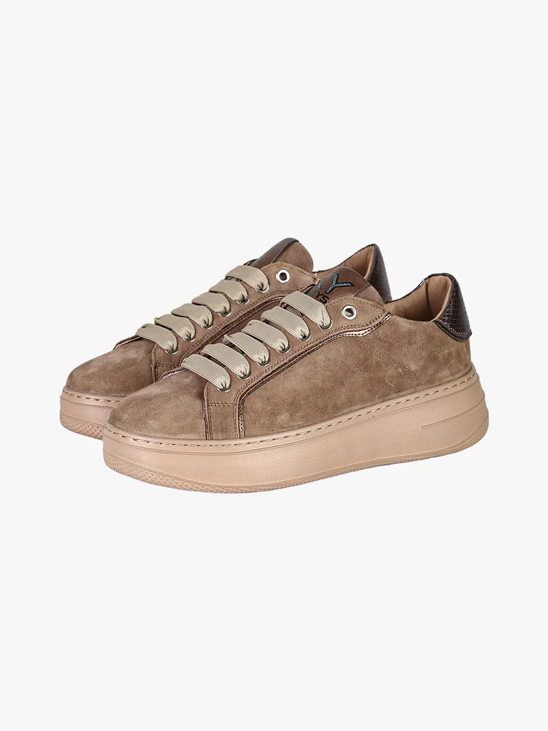 Sneakers donna in pelle scamosciata con platform - marrone