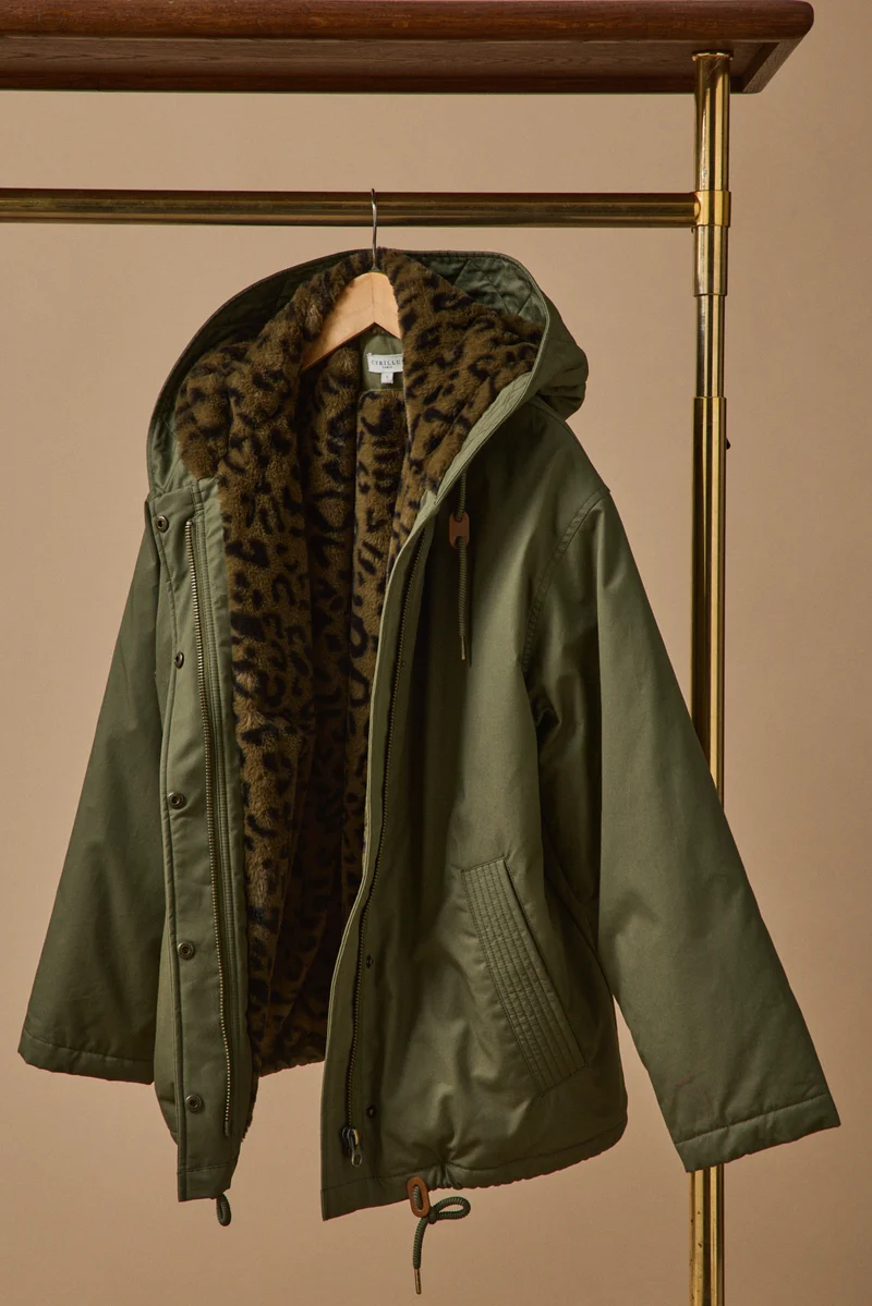 Kurzer Damen-Parka mit Webpelz-Futter