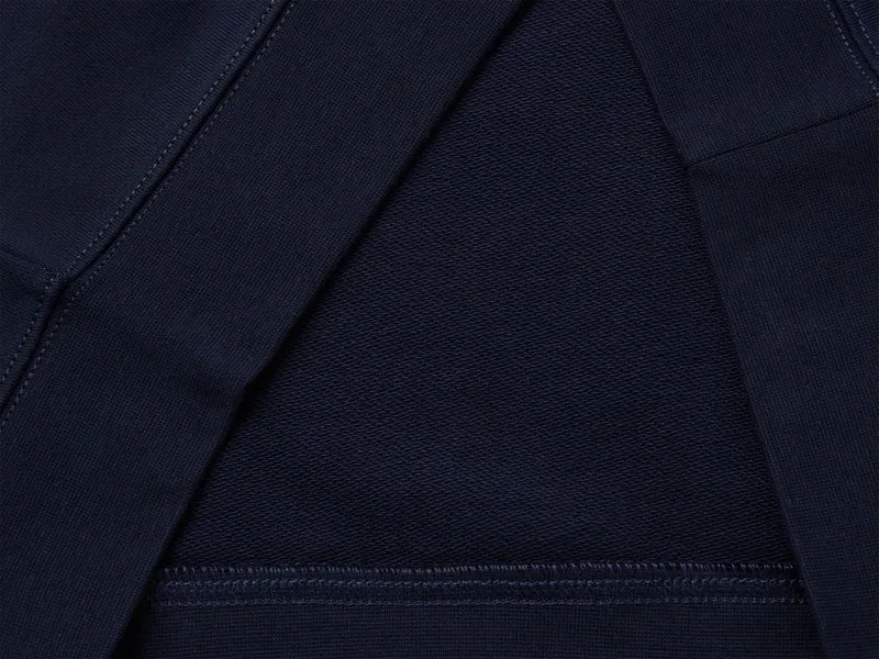 Geschlossenes Sweatshirt mit Logoaufnäher