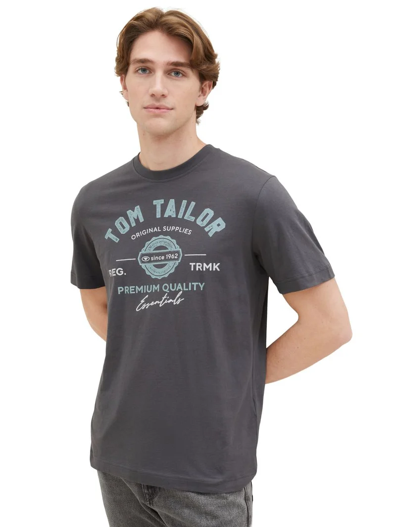 logo tee
