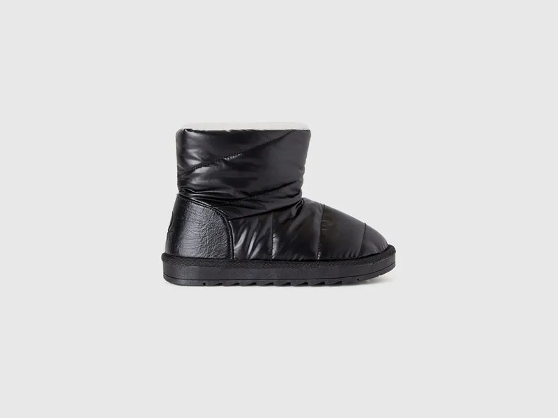 Stiefeletten in laminierter Optik