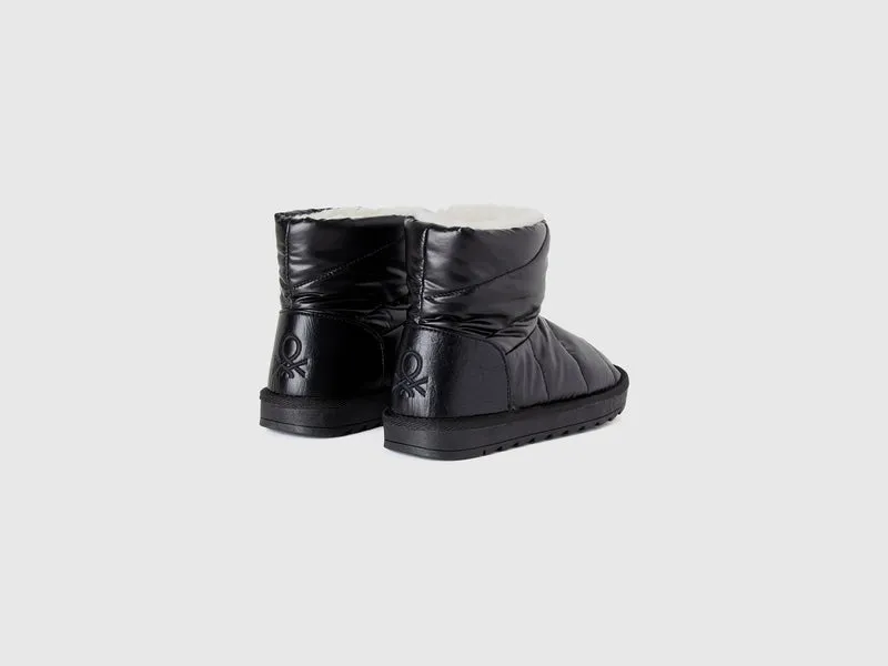 Stiefeletten in laminierter Optik