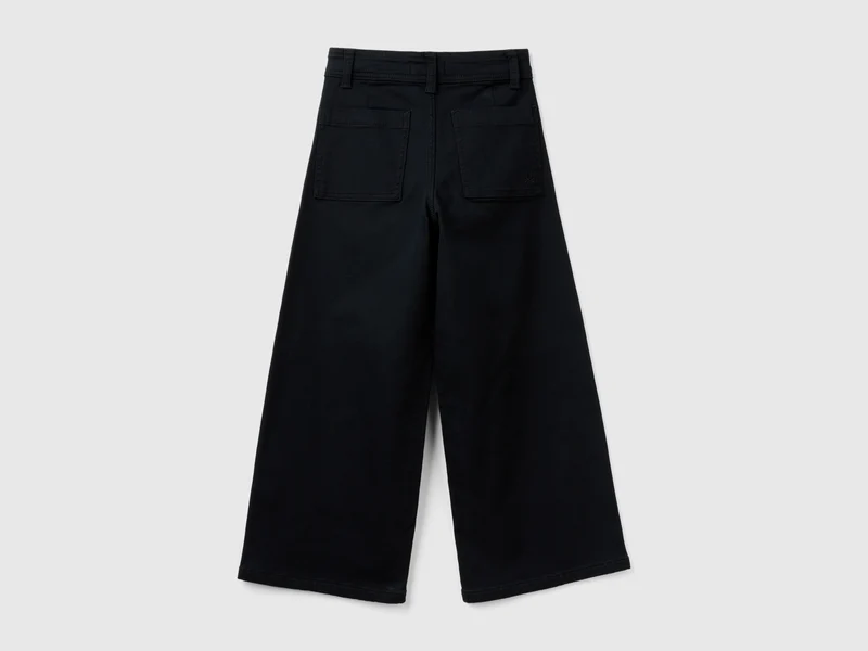 Weite Hose aus Stretchbaumwolle