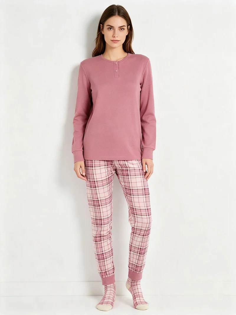Pigiama lungo da donna a costine con pantaloni a quadri in cotone e calze incluse - rosa
