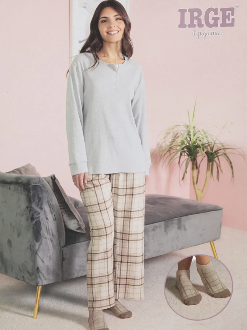 Pigiama lungo da donna a costine con pantaloni a quadri in cotone e calze incluse - rosa