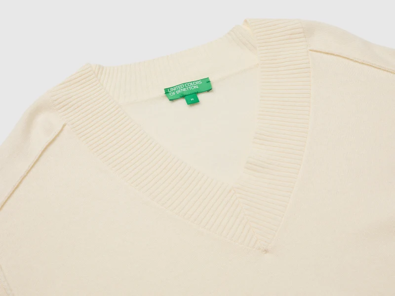 Weicher V-Ausschnitt-Pullover
