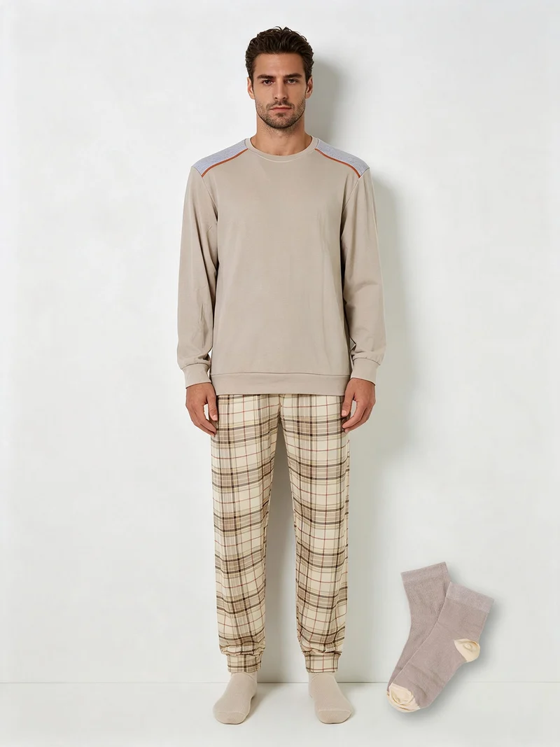 Pigiama lungo da uomo in cotone con pantaloni a quadri e calze incluse - sabbia