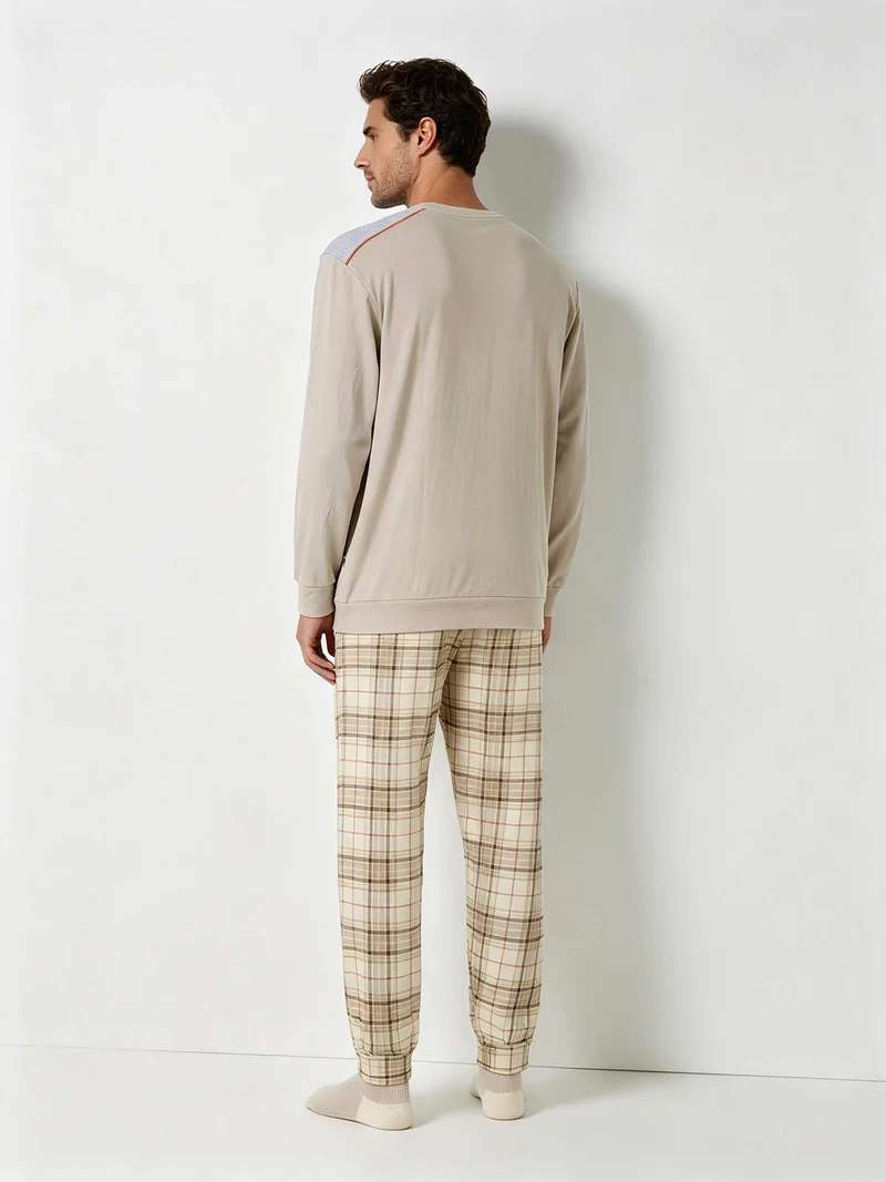 Pigiama lungo da uomo in cotone con pantaloni a quadri e calze incluse - sabbia