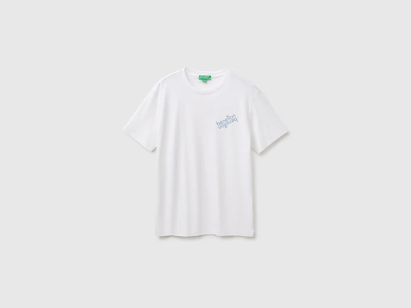 Normal geschnittenes T-Shirt mit Logo