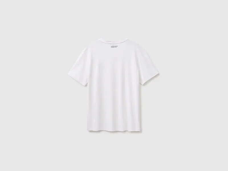 Normal geschnittenes T-Shirt mit Logo