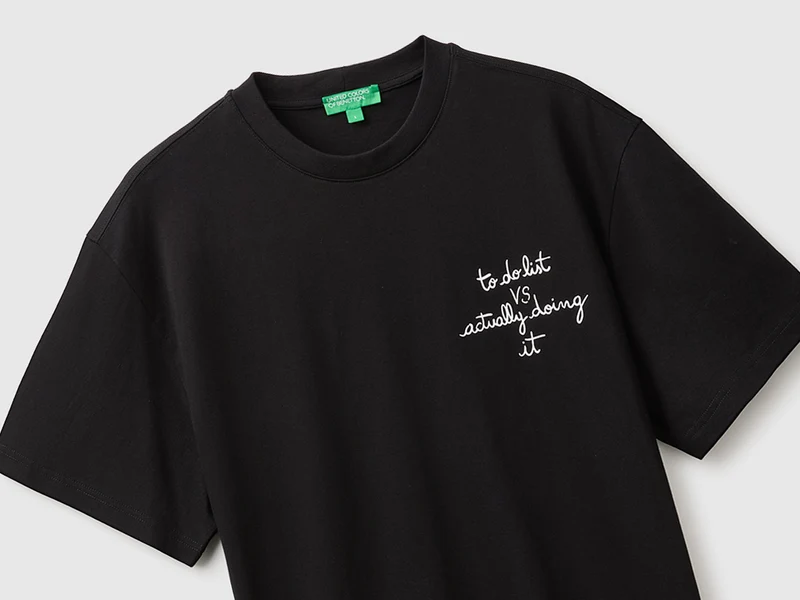 Lässiges T-Shirt mit Aufdruck