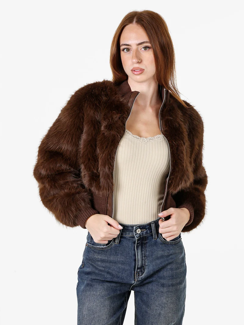 Giacca corta da donna in ecopelliccia con zip - moro